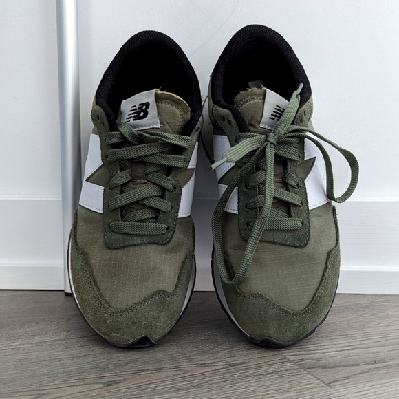 New Balance 237 in Army Green - Picture 2 of 5
